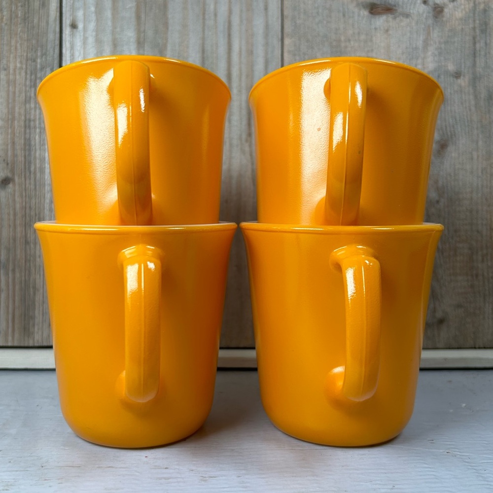 Vintage Corning Set of 4 Mugs